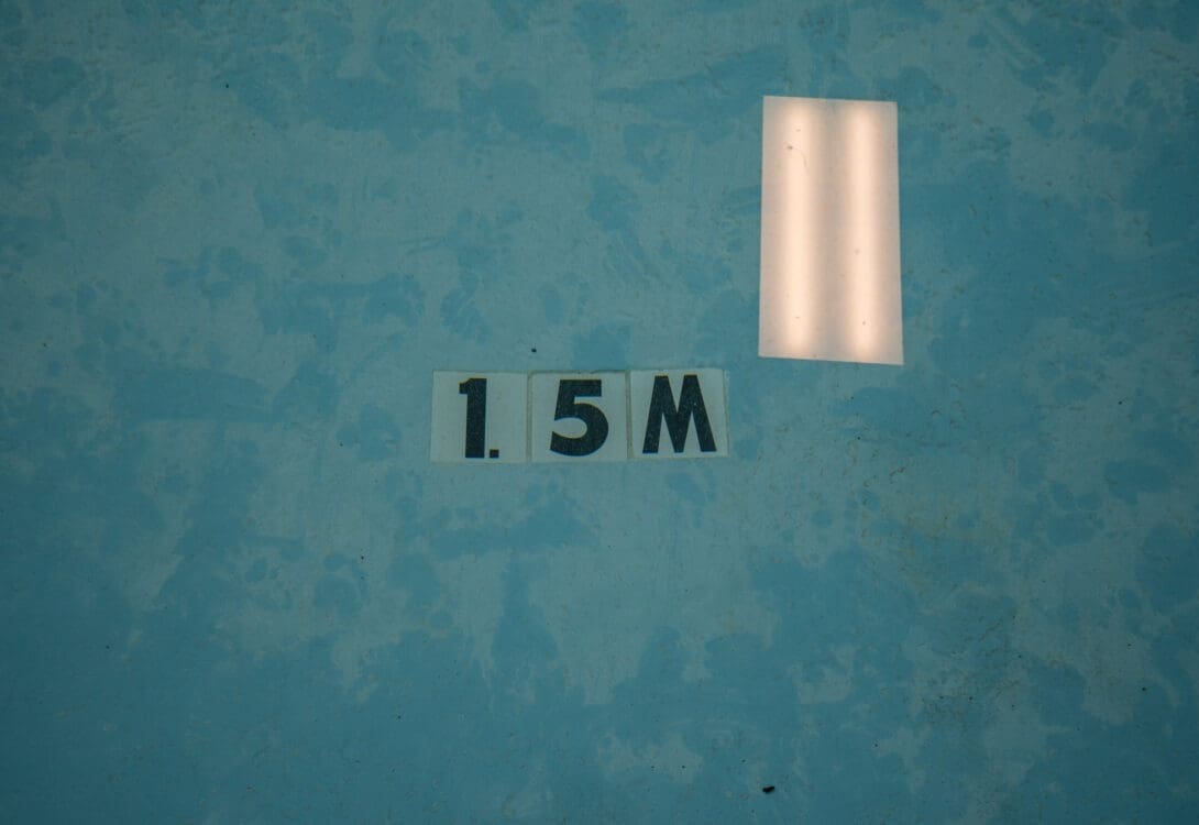 Pool depth label of 1.5M in CHH Big Spring Lodge